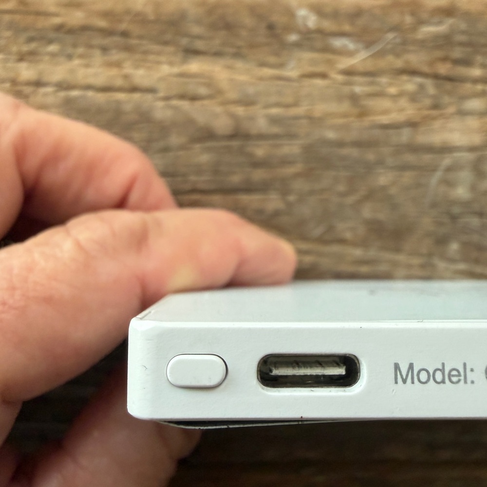 Clutch Pro  Portable Charger for iPhone 14 and earlier - Picture 6 of 6